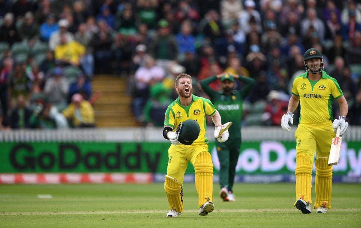 பாகிஸ்தான் அணியின் பந்துவீச்சைத் திணறடித்த ஆஸ்திரேலியா: வார்னர் அபார சதம்!