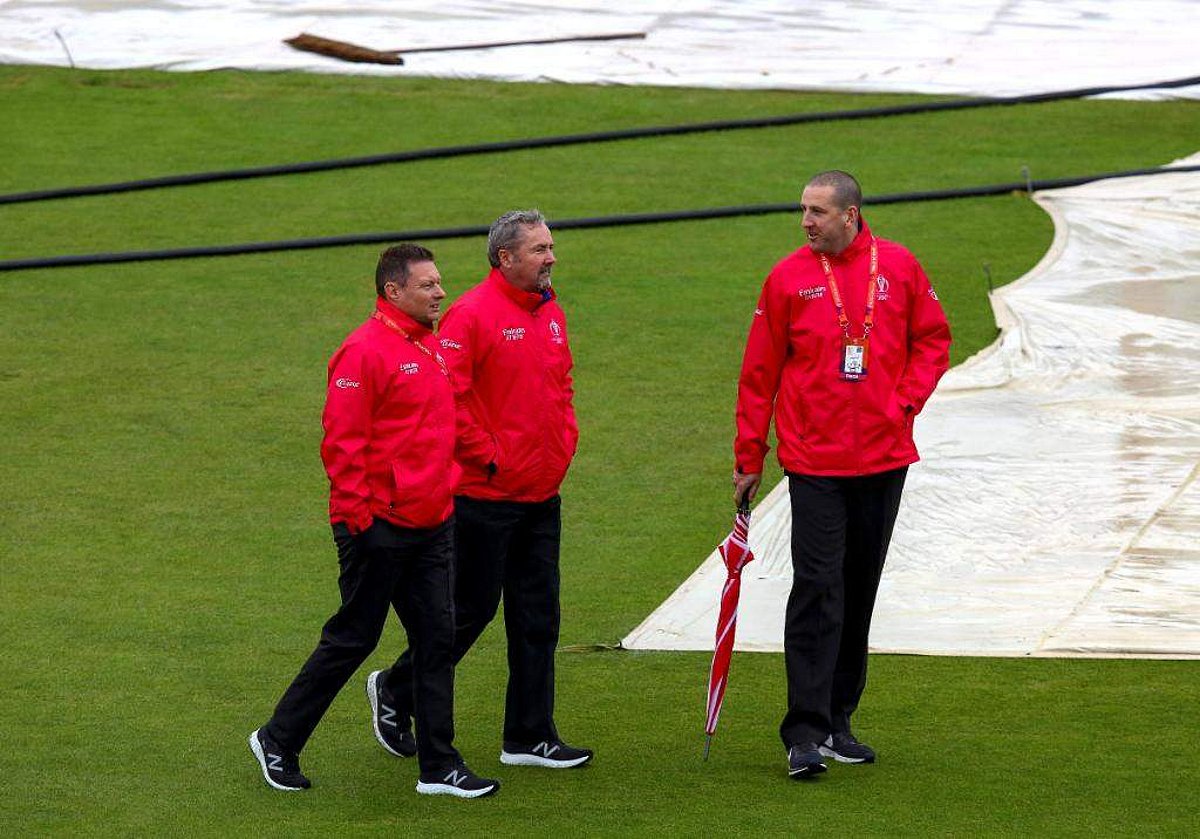 கடுப்பில் ரசிகர்கள்: மழையால் பாதிக்கப்படவுள்ள இந்தியா - நியூஸிலாந்து ஆட்டம்?