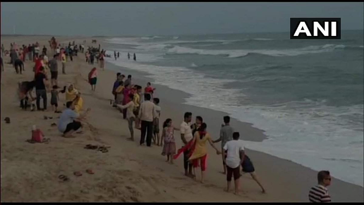 குஜராத்தில் நாளை கரையைக் கடக்கிறது வாயு புயல்: சுற்றுலாப் பயணிகளுக்கு எச்சரிக்கை!