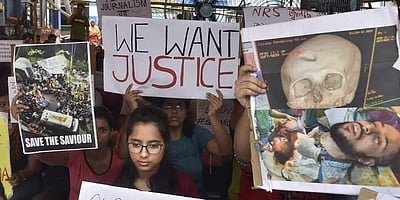 முதலில் மன்னிப்பு: மம்தாவின் பேச்சுவார்த்தைக்கான அழைப்பை நிராகரித்த மருத்துவர்கள்