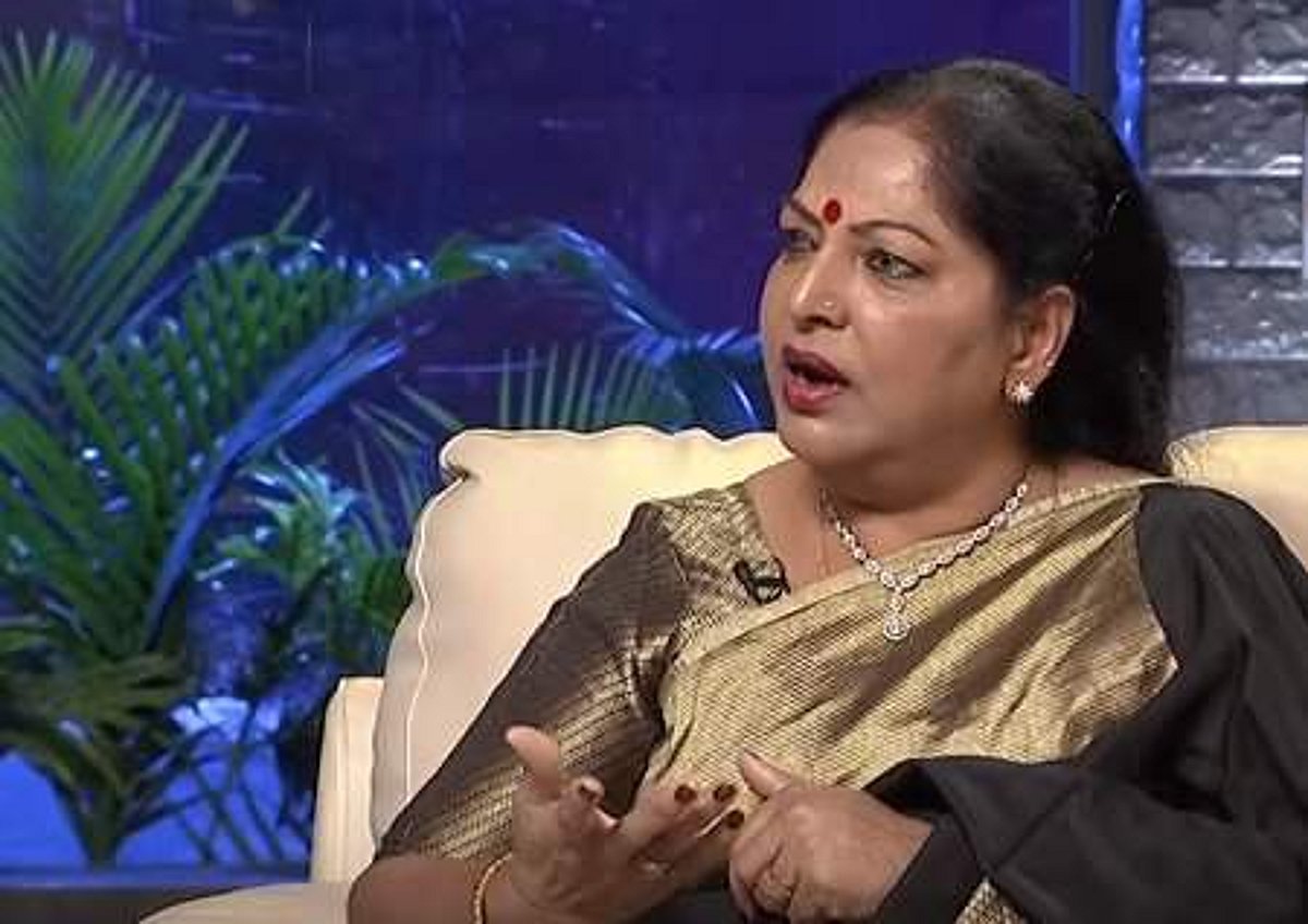 லேடி ஜேம்ஸ்பாண்ட் விஜயலலிதா இப்போது என்ன செய்து கொண்டிருக்கிறார்?!