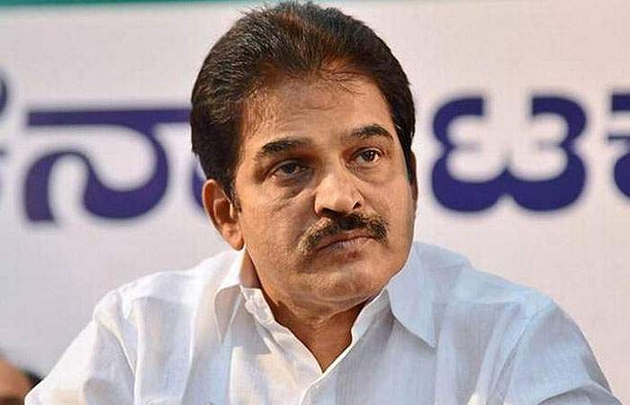 தற்போதைய அரசாங்கம் நாட்டை முழுவதுமாக விற்றுக்கொண்டிருக்கிறது: காங்கிரஸ் கடும் தாக்கு!