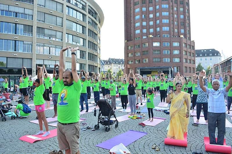 ஜெர்மனியில் இந்தியத் தூதரகம் கொண்டாடிய யோகா தினம்!