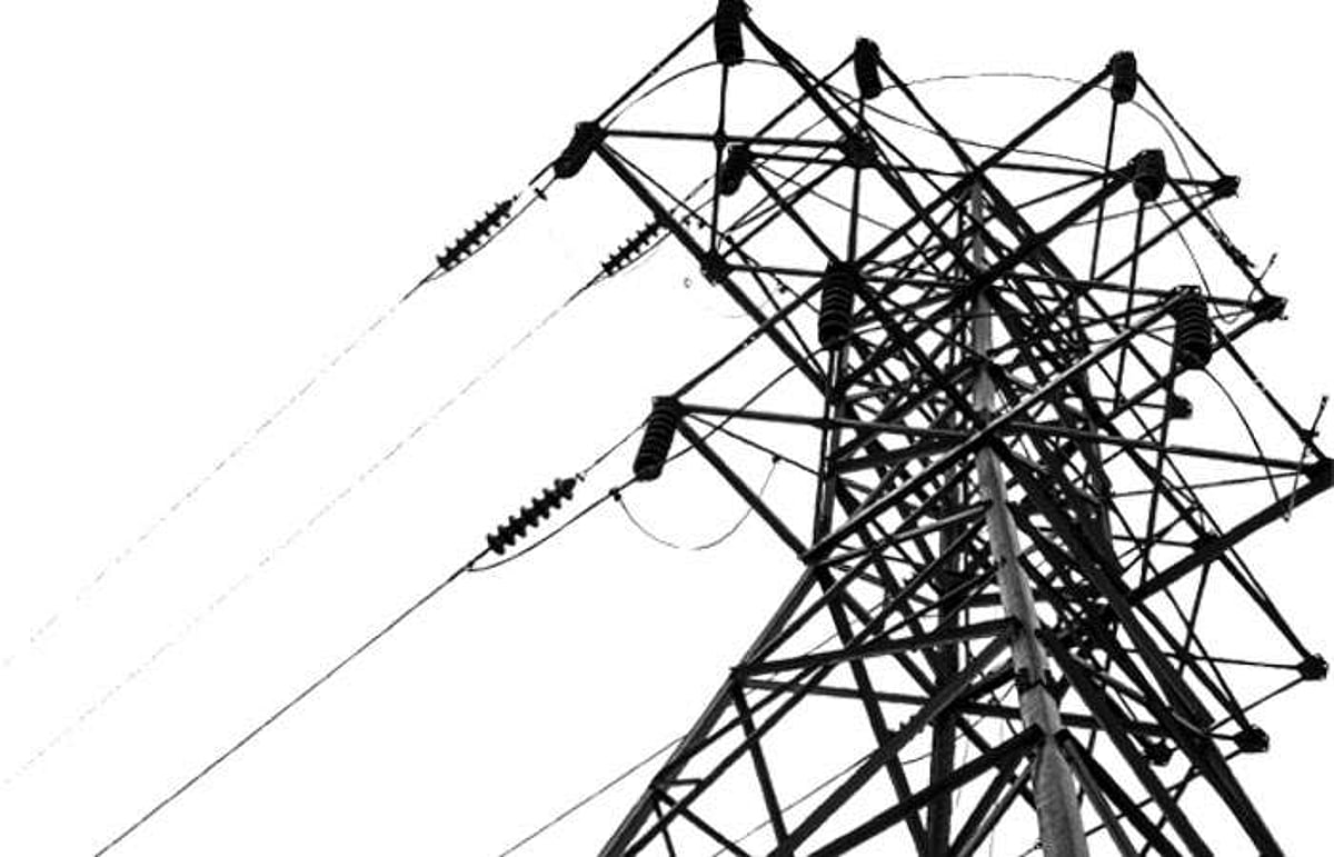 பணியாளர் பற்றாக்குறையால் காலதாமதமாகும் மின் பராமரிப்புப் பணிகள்