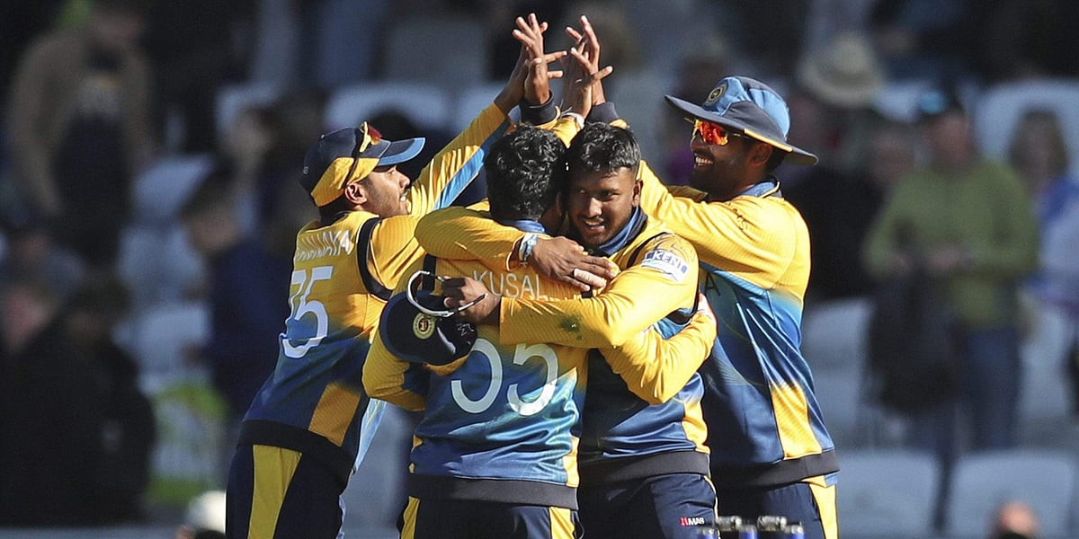 இங்கிலாந்து அணியை வீழ்த்தி உலகக் கோப்பைப் போட்டியை சுவாரசியமாக்கியுள்ள இலங்கை அணி: ஹைலைட்ஸ் விடியோ!