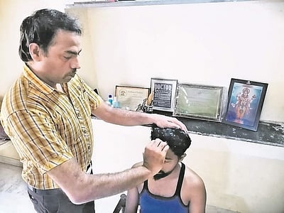 ஆயுர்வேதம், வர்மம், யோகா மூன்றையுமே பரிந்துரைக்கும் மருத்துவர் இவர்!