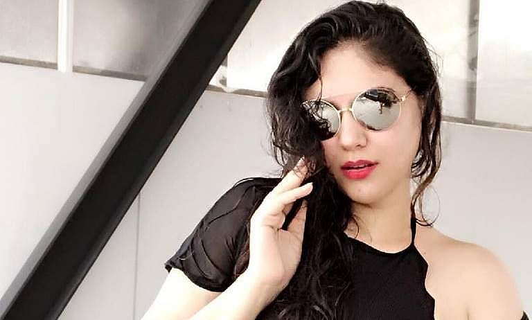 ஓர் இடத்தில் இரு வாரங்கள் மட்டுமே தங்க முடியும்:  நடிகை ஷெரினின் ‘பிக் பாஸ்’ கவலை!