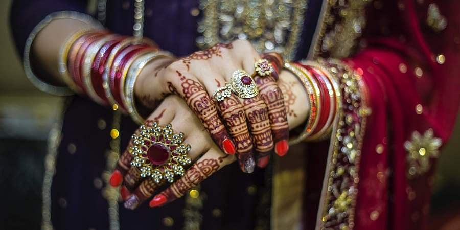 திருமணமான 23 நாட்களில் கணவரை கைவிட்டு லெஸ்பியன் பார்ட்னருடன் வாழச்சென்ற இளம்பெண்!