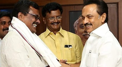 திமுகவில் இணைந்தார் தங்கத்தமிழ் செல்வன்