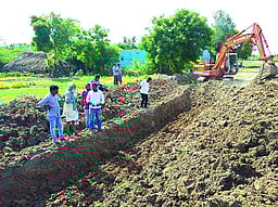 தூர்வாரியும் தீர்வில்லை! கட்சிகளே கொஞ்சம் கவனியுங்கள்!