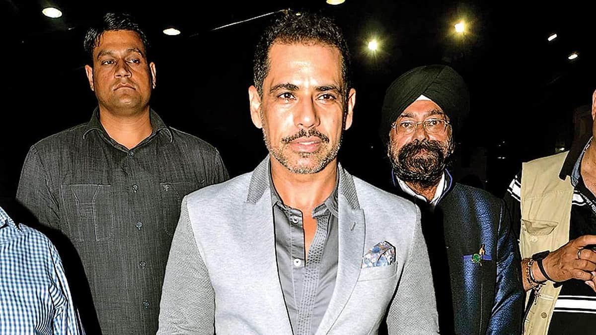 ராபர்ட் வதேரா மீதான வழக்கை விசாரித்து வரும் அமலாக்கத்துறை அதிகாரி மாற்றம் 