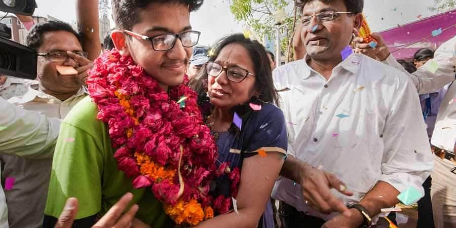 வாட்ஸ்அப், பேஸ்புக், செல்ஃபோன் கிடையாது : இப்படி சொன்ன இளைஞர் யார் தெரியுமா?