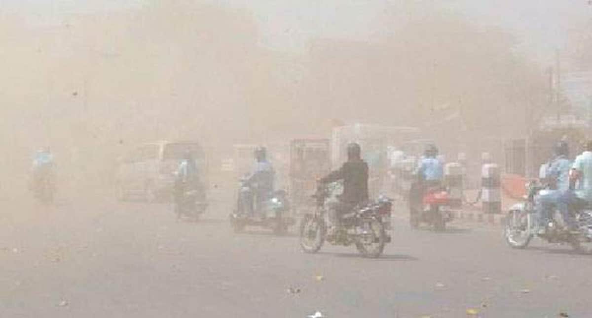 தில்லி மக்களே உஷார்: இன்று பிற்பகலில் மணல் புயல் வீசக் கூடும்!