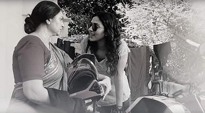 தீம் பாடலின் லிரிக்ஸ் வீடியோ