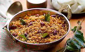 நாசியைச் சுண்டி இழுக்கும் சுவையும் மணமுமான கோயில் புளியோதரை செய்வது எப்படி?