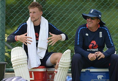 உலகக் கோப்பை, ஆஷஸ் போட்டிகளை இங்கிலாந்து அணி வென்றாலும் பணியில் நீடிக்க விரும்பாத பயிற்சியாளர்!