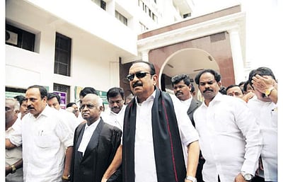 காஷ்மீர் முன்னாள் முதல்வர் ஃபரூக் அப்துல்லாவை வைகோ தேடுவதற்கு என்ன காரணம்?