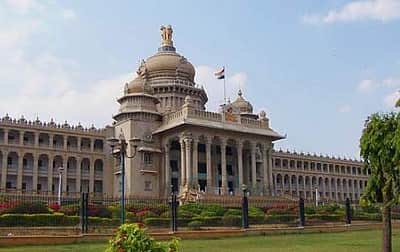 தகுதி நீக்க வழக்கு: கர்நாடக பேரவைத் தலைவருக்கு நோட்டீஸ்