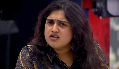 வனிதாவை வலுக்கட்டாயமாக வெளியேற்றிய கமல்! பிக் பாஸ் ரசிகர்கள் அதிர்ச்சி!