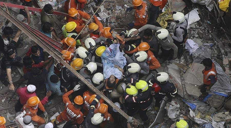 100 ஆண்டுகள் பழைமையான கட்டிடம் இடிந்து விபத்து