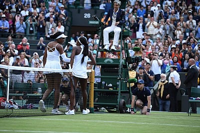 விம்பிள்டன்: முதல் போட்டியிலேயே ஆதர்ஸ நாயகியை வீழ்த்திய 15 வயது வீராங்கனை!