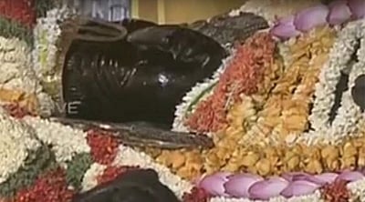 கோடை உற்சவத்தில் அத்தி வரதருக்கு சிறப்பு அலங்காரம்!