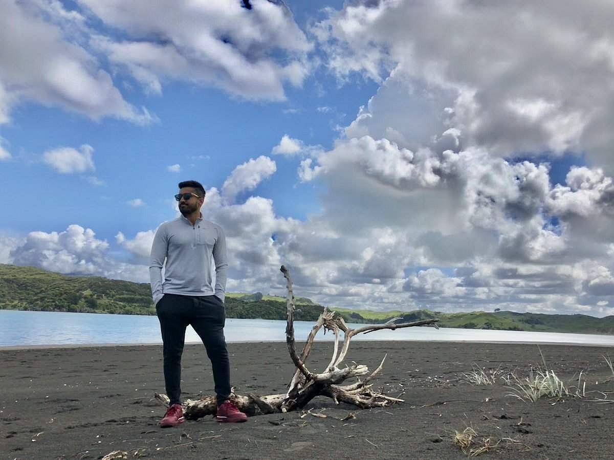 நீண்ட நாள் காதலியை கரம்பிடித்த முச்சத நாயகன்!