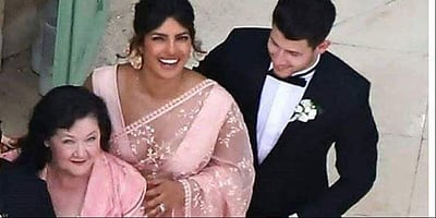 திருமண விழாவில் அசத்தும் அழகான பிங்க் நிற புடவையில் ஜொலிக்கும் ப்ரியங்கா சோப்ரா! 