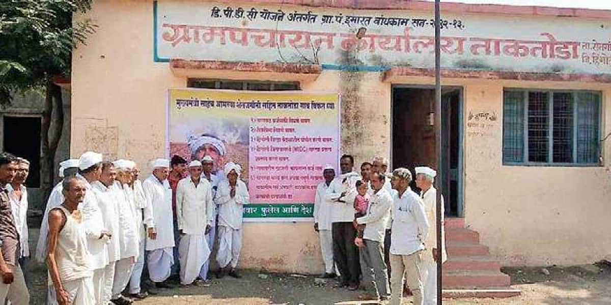 கடும் வறட்சியால் அதிருப்தி அடைந்த விவசாயிகள் செய்த விநோத விளம்பரம்