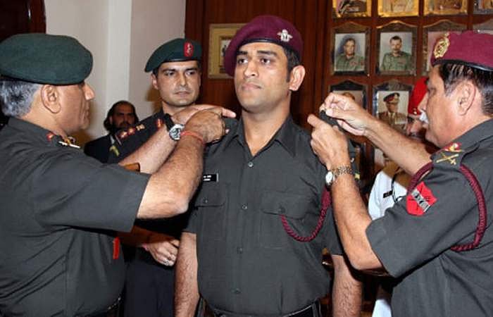 காஷ்மீரில் ரோந்துப் பணி: ராணுவக் களப் பணியில் ஈடுபடும் தோனி!