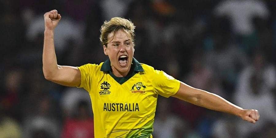 1,000 ரன்கள், 100 விக்கெட்டுகளுடன் ஆஸி. வீராங்கனை புது சாதனை!