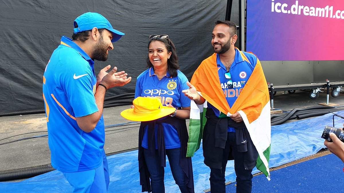 சிக்ஸரால் தாக்கப்பட்ட ரசிகைக்கு ஆட்டோகிராஃபுடன் கூடிய தொப்பி வழங்கிய ஹிட்மேன்