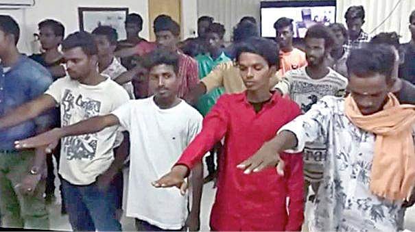 மாணவர்களின் 'பட்டாக்கத்தி' கலாசாரம், சென்சார் போர்டும் காரணமா?