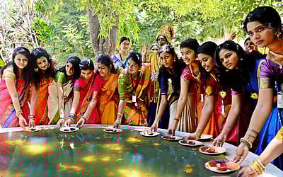 மகளிர் கல்லூரியில் ஆடிப்பெருக்கு விழா