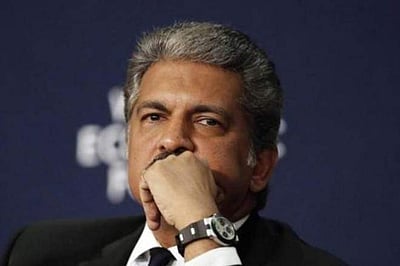 விமான நிலையங்களில் சக்கர நாற்காலி சேவையில் முறைகேடா? - வைரலாகும் ஆனந்த் மஹிந்திராவின் சர்ச்சை ட்வீட்!