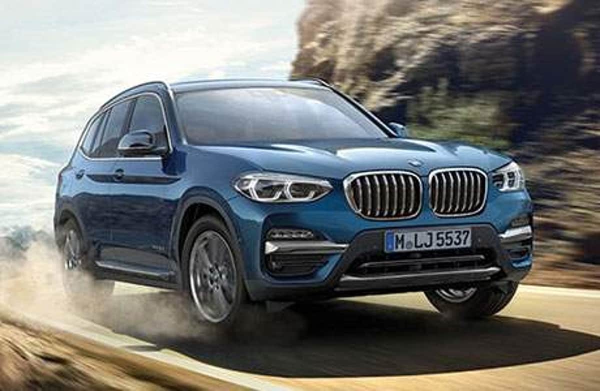 ஜாகுவார் வாங்கிக் கொடுக்காத பெற்றோர்: பாடம் புகட்ட பிஎம்டபிள்யு காரை ஆற்றில் தள்ளிய பிள்ளை