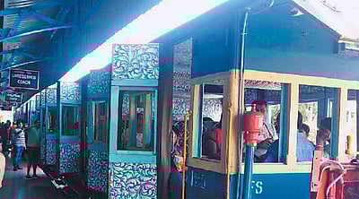 நீலகிரி மலை ரயில் சேவை மீண்டும் தொடங்கியது 