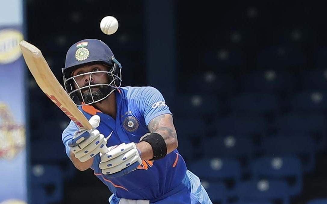 கோலி சதம், புவனேஸ்வர் 4 விக்கெட்டுகள்: 2-வது ஒருநாள் ஆட்டத்தில் இந்திய அணி அபார வெற்றி (விடியோ)