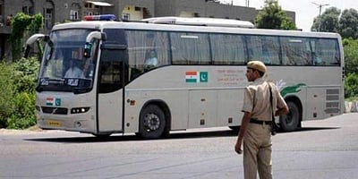 ரயில் சேவையைத் தொடர்ந்து பேருந்து சேவையையும் நிறுத்தியது இந்தியா