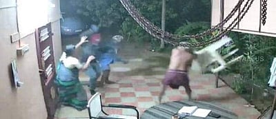 திருடர்களுடன் போராடிய நெல்லை தம்பதியை அஜித், விஜய் படத்தலைப்புகளால் பாராட்டித் தள்ளிய கிரிக்கெட் பிரபலம் 