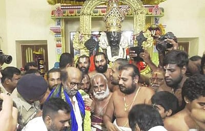 அத்திவரதரை தரிசித்தார் நடிகர் ரஜினிகாந்த்!