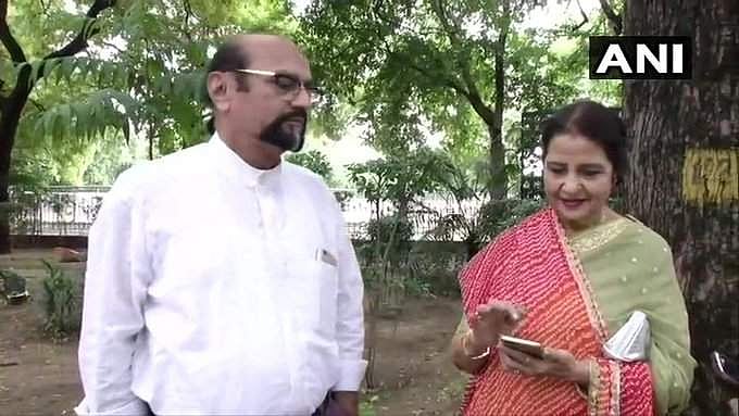 தொடர்ந்து 20 ஆண்டுகளாக பிரதமர் மோடிக்கு ராக்கி கட்டும் பாகிஸ்தான் பெண் இவர் தான்!