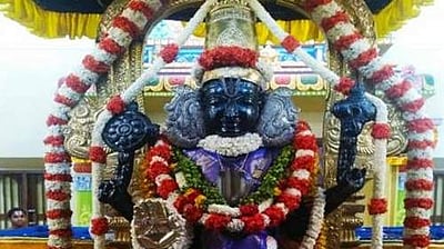 அத்திவரதரை காண திரளானோர் குவிந்ததால் கிழக்கு கோபுர வாயில் மூடப்படுவதில் தாமதம்!