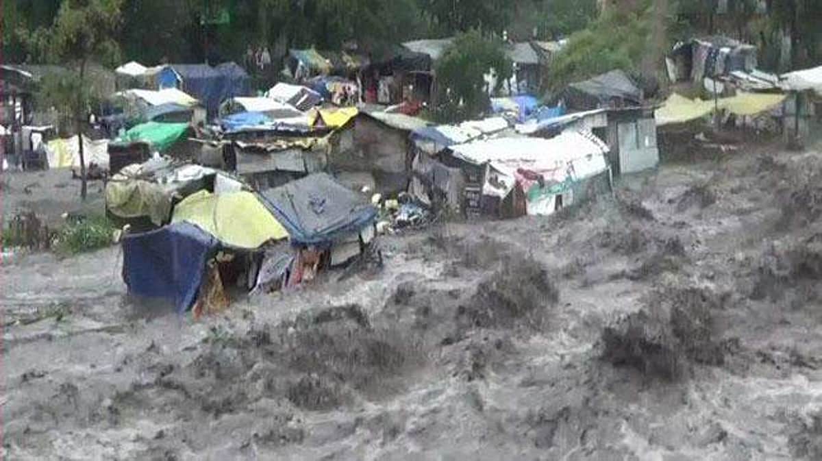 ஹிமாச்சலில் மழை மற்றும் நிலச்சரிவில் சிக்கியுள்ள பிரபல நடிகை