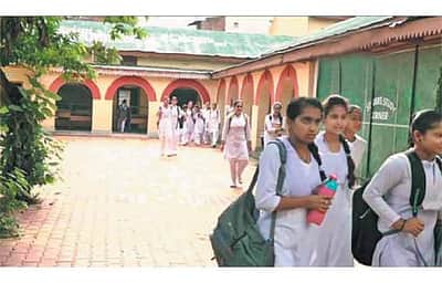 காஷ்மீரில் பெரும்பாலான இடங்களில் ஊரடங்கு கட்டுப்பாடுகள் தளர்வு 