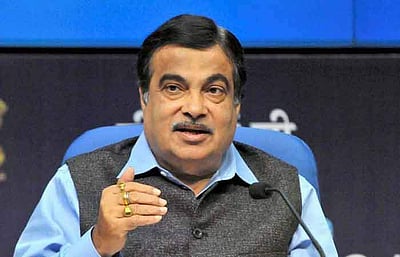 பெட்ரோல், டீசல் வாகனங்களை தடை செய்ய வேண்டியதில்லை: நிதின் கட்கரி