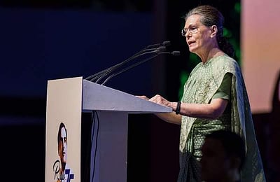 ராஜீவ் காந்தி அதிகாரத்தைப் பயன்படுத்தி பயத்தை உண்டாக்கவில்லை: சோனியா