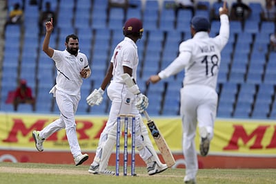 222 ரன்களுக்கு ஆட்டமிழந்தது மே.இ. தீவுகள்: இந்தியா 75 ரன்கள் முன்னிலை