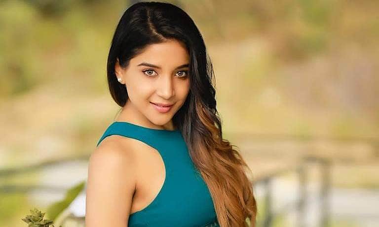 பிக் பாஸில் 100 நாள்கள் கழித்துத்தான் சம்பளம் கிடைக்கும்: மதுமிதா விவகாரம் குறித்து சாக்‌ஷி அகர்வால்