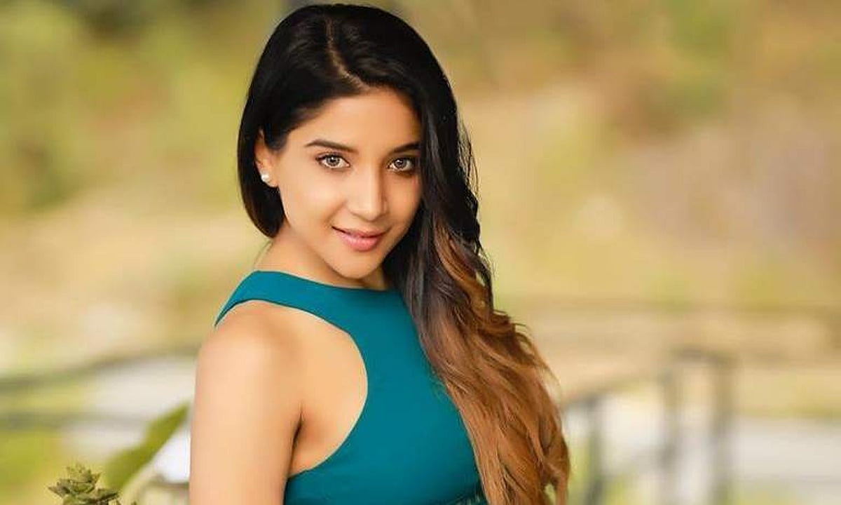 பிக் பாஸில் 100 நாள்கள் கழித்துத்தான் சம்பளம் கிடைக்கும்: மதுமிதா விவகாரம் குறித்து சாக்ஷி அகர்வால்